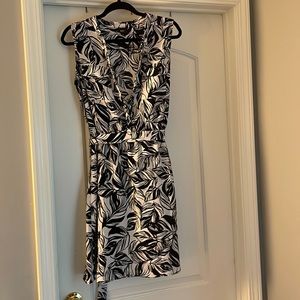 Black & white sleeveless dress in L from Mossimo. So cute & lightweight!